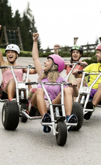 Spaß mit Freunden beim Mountain GoKart © Flachau Tourismus